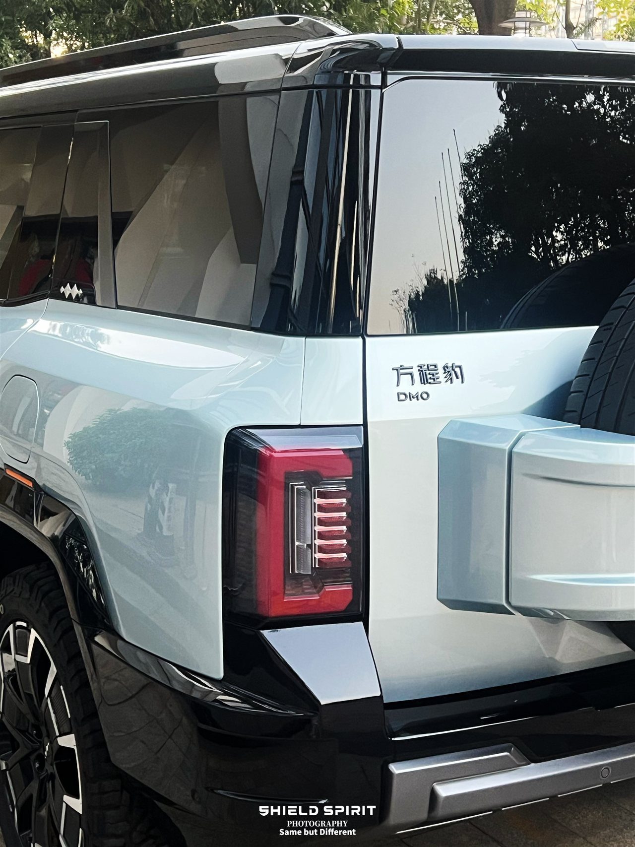 SHIELD SPIRIT 9.5mil PCU PPF installation on Fangchengbao Bao 8 - side panel installation on boxy off-road body
